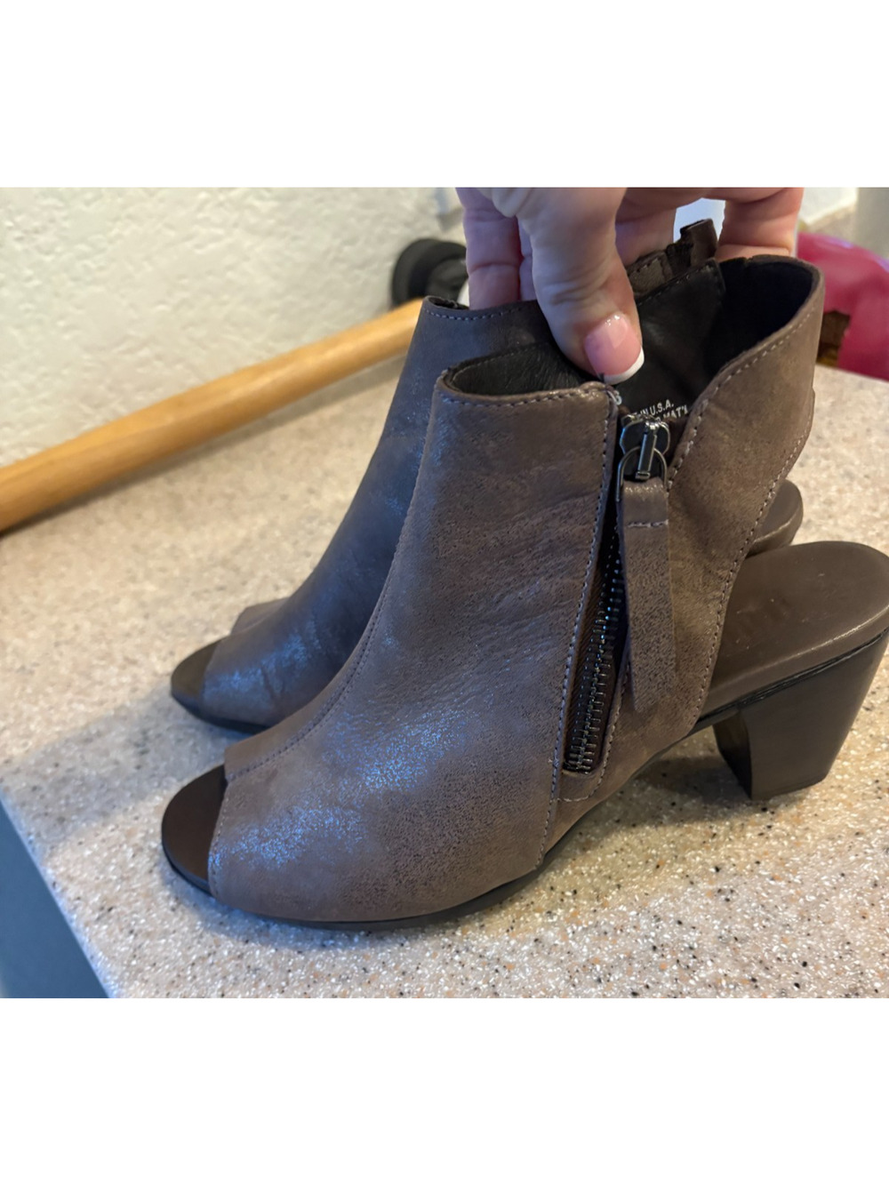 Munro Nakita Women's Peep Toe Ankle Bootie Metallic Brown Size 6.5